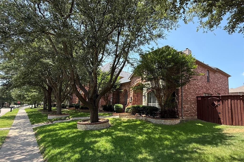 2754 Ridge View Road Frisco, TX 75034 - Photo 4 of 34 a view of a garden with trees