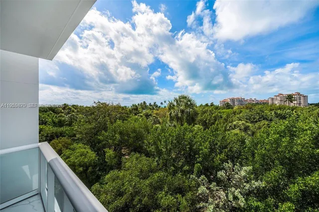 $25,000 | 100 South Pointe Drive, Unit TH13, Miami Beach, FL 33139