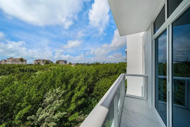 $25,000 | 100 South Pointe Drive, Unit TH13, Miami Beach, FL 33139