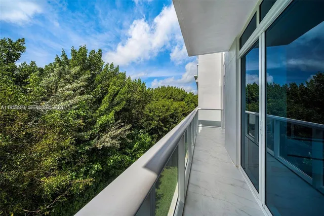 $25,000 | 100 South Pointe Drive, Unit TH13, Miami Beach, FL 33139