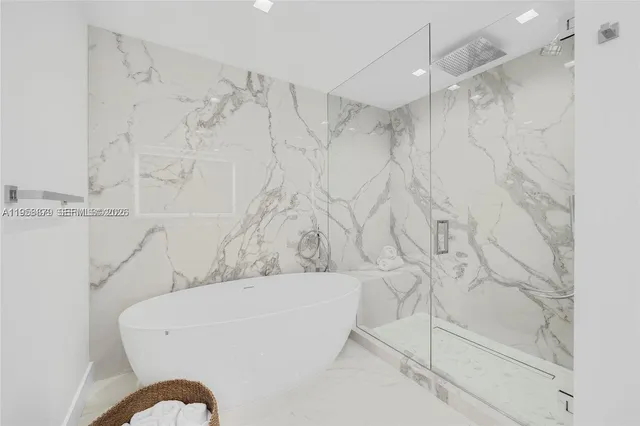 $25,000 | 100 South Pointe Drive, Unit TH13, Miami Beach, FL 33139