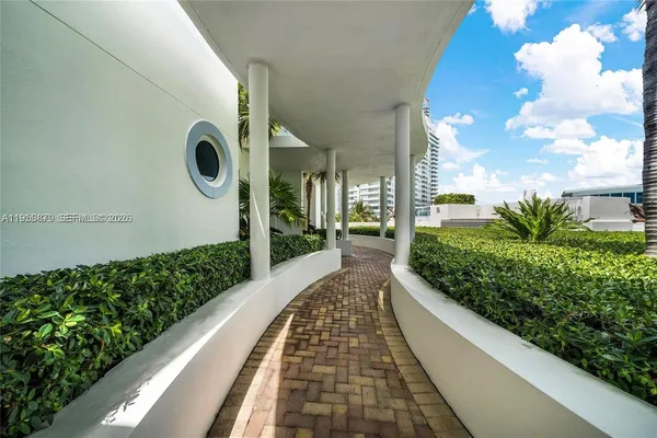 $22,000 | 100 South Pointe Drive, Unit TH13, Miami Beach, FL 33139