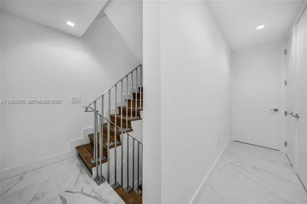 $22,000 | 100 South Pointe Drive, Unit TH13, Miami Beach, FL 33139