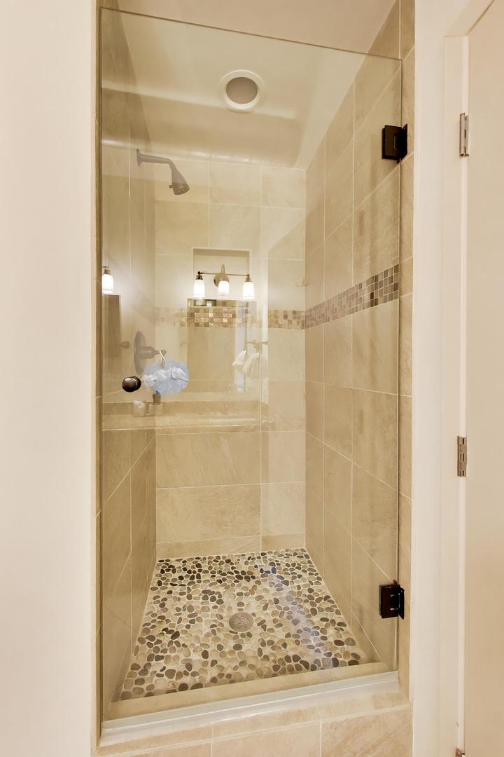 1200 West Monroe Street, Unit 502 Chicago, IL 60607 - Photo 17 of 34 a bathroom with a shower