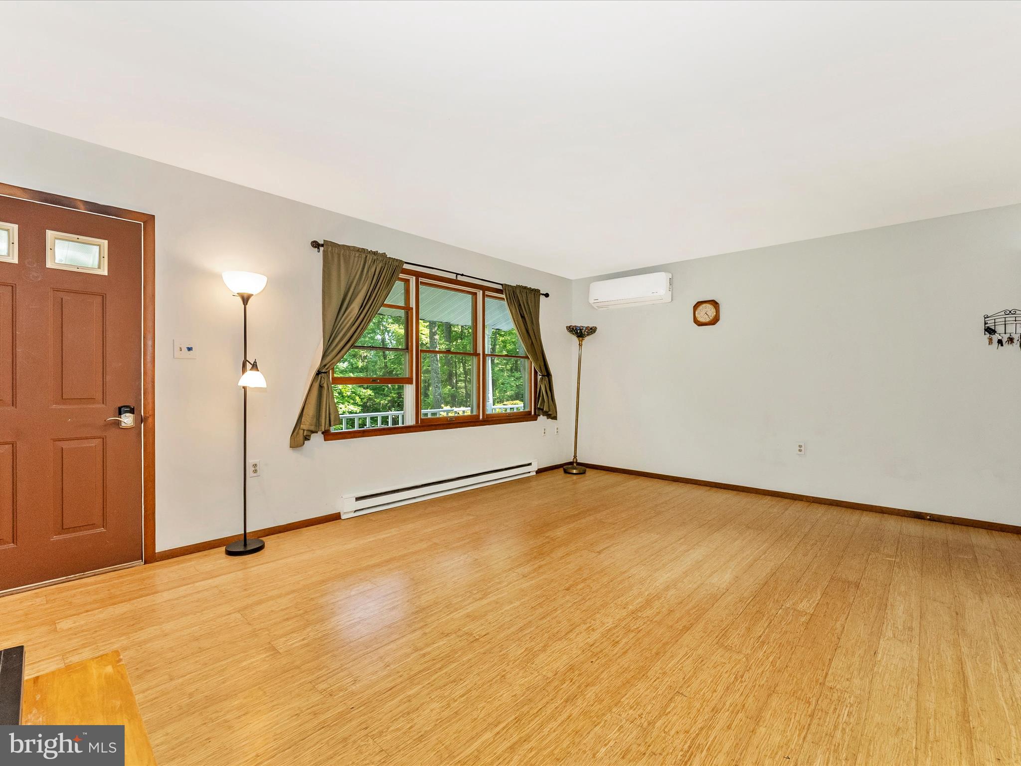 11258 Putman Road Thurmont, MD 21788 - Photo 12 of 45 Living Room