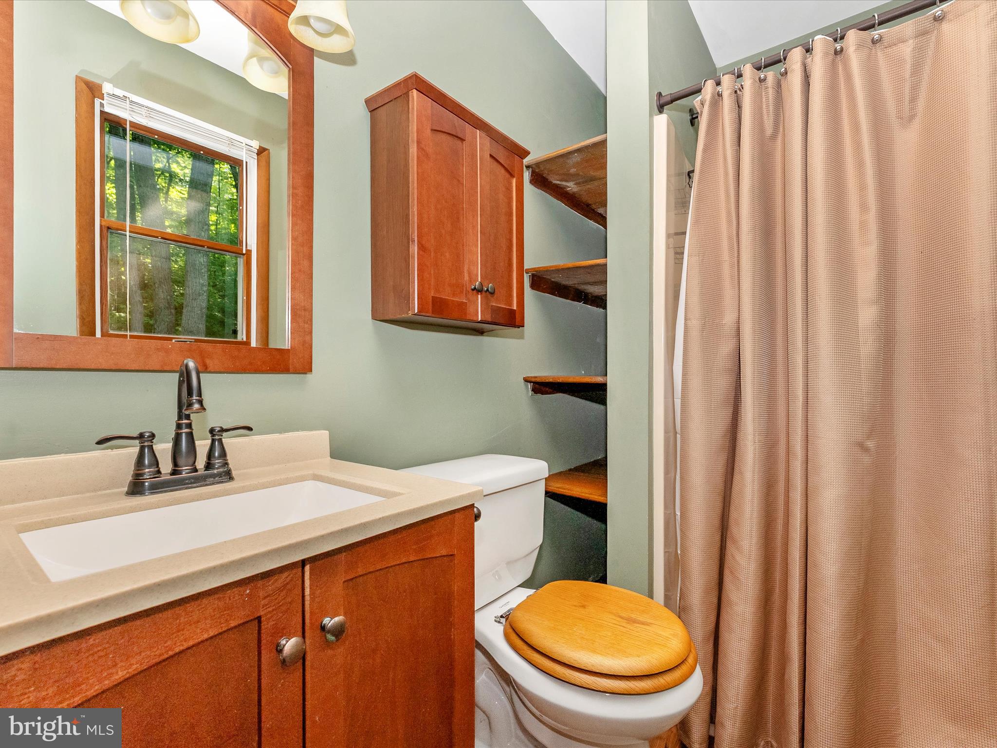 11258 Putman Road Thurmont, MD 21788 - Photo 18 of 45 Bathroom