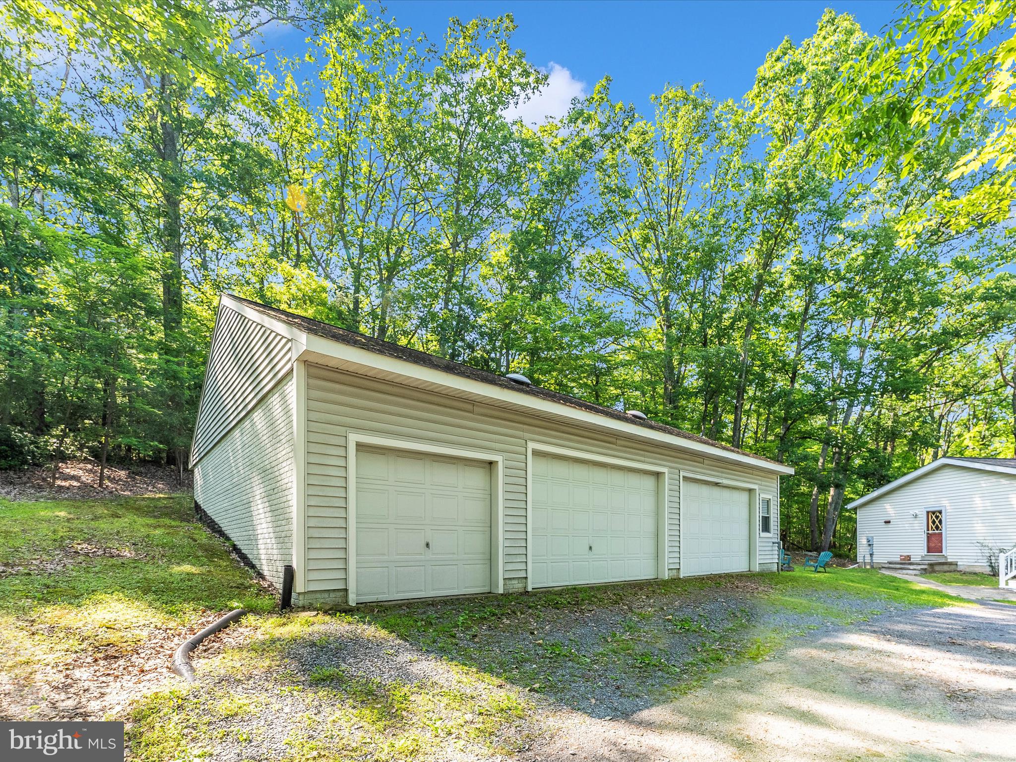 11258 Putman Road Thurmont, MD 21788 - Photo 3 of 45 Large 5 car oversized garage