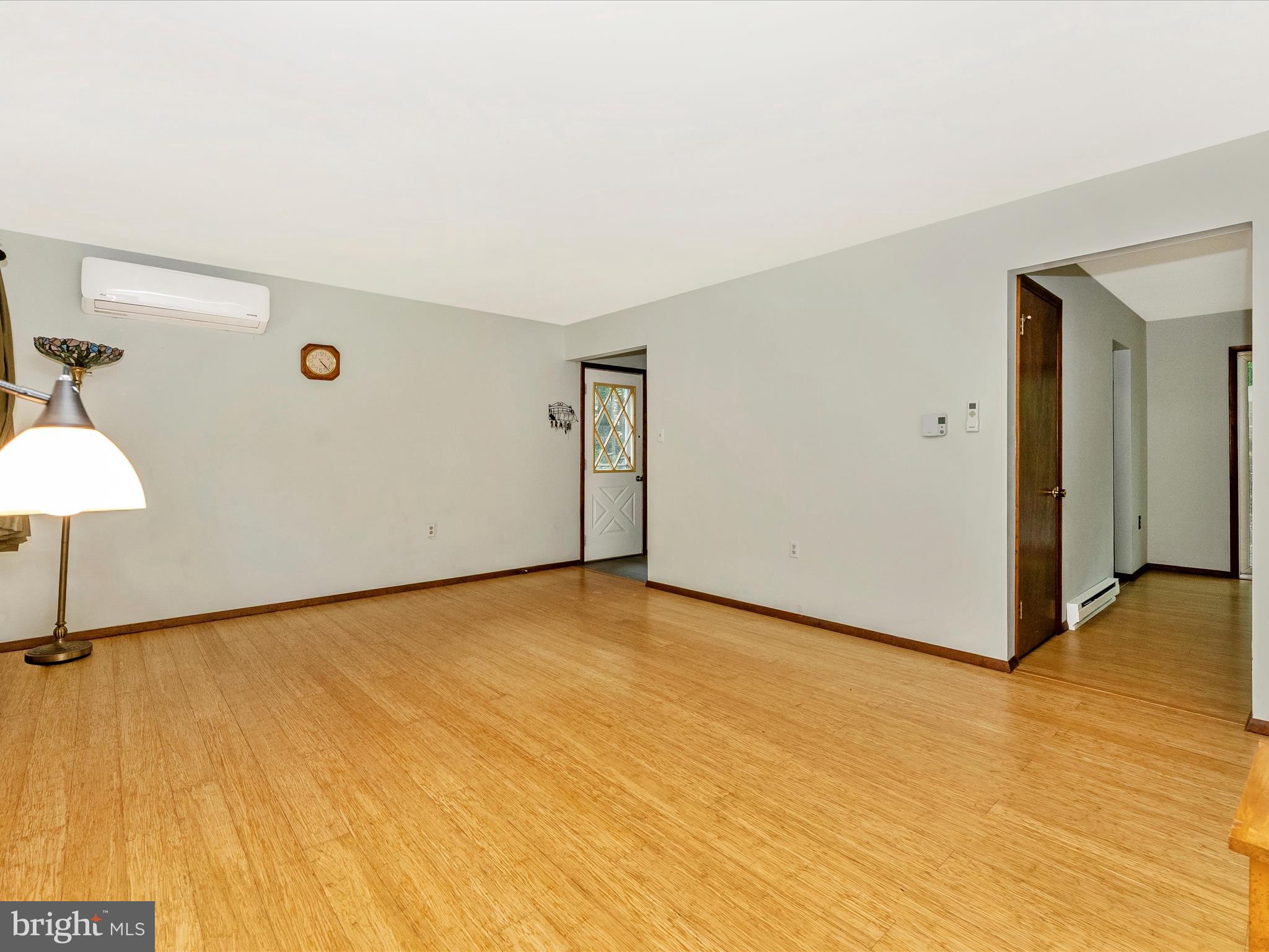 11258 Putman Road Thurmont, MD 21788 - Photo 10 of 45 Living Room