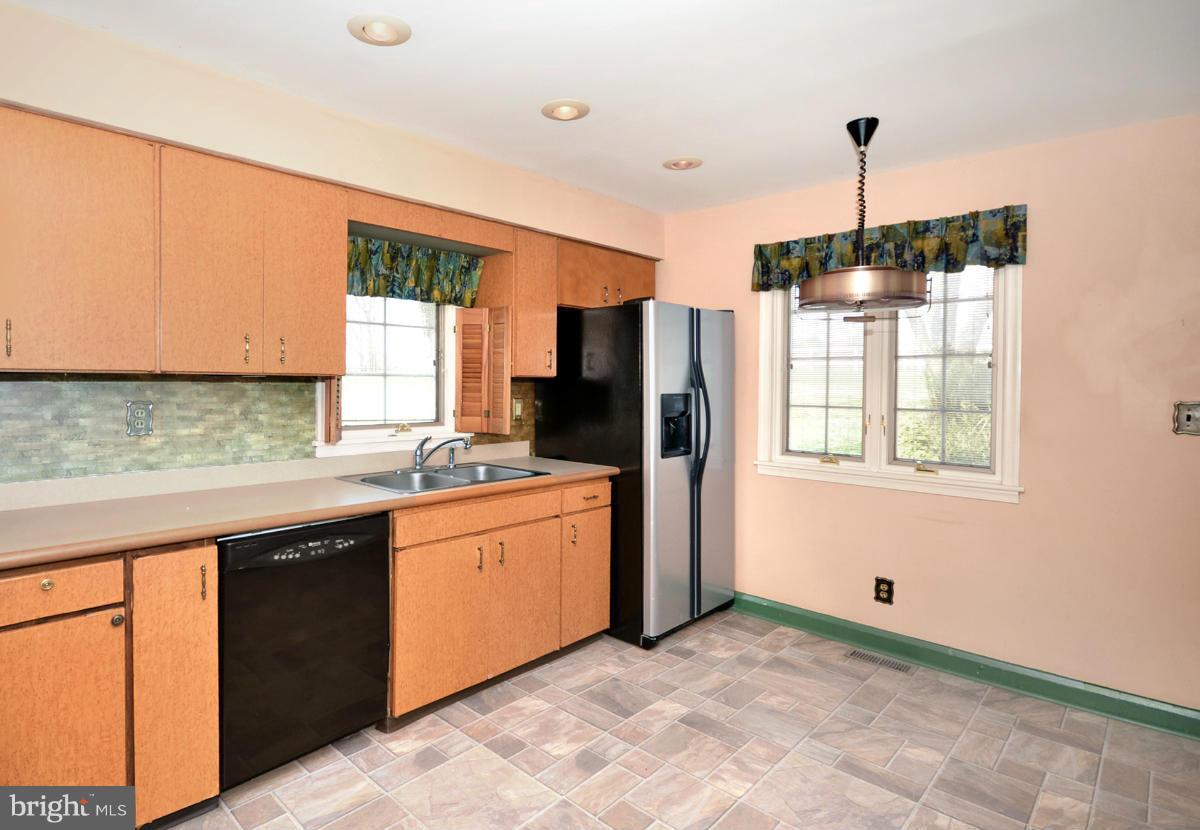 3839 Blenheim Road Phoenix, MD 21131 - Photo 2 of 27 Kitchen