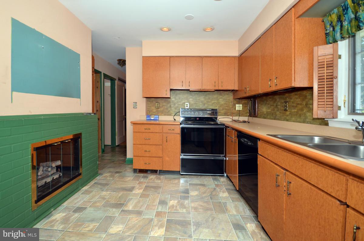 3839 Blenheim Road Phoenix, MD 21131 - Photo 3 of 27 Kitchen