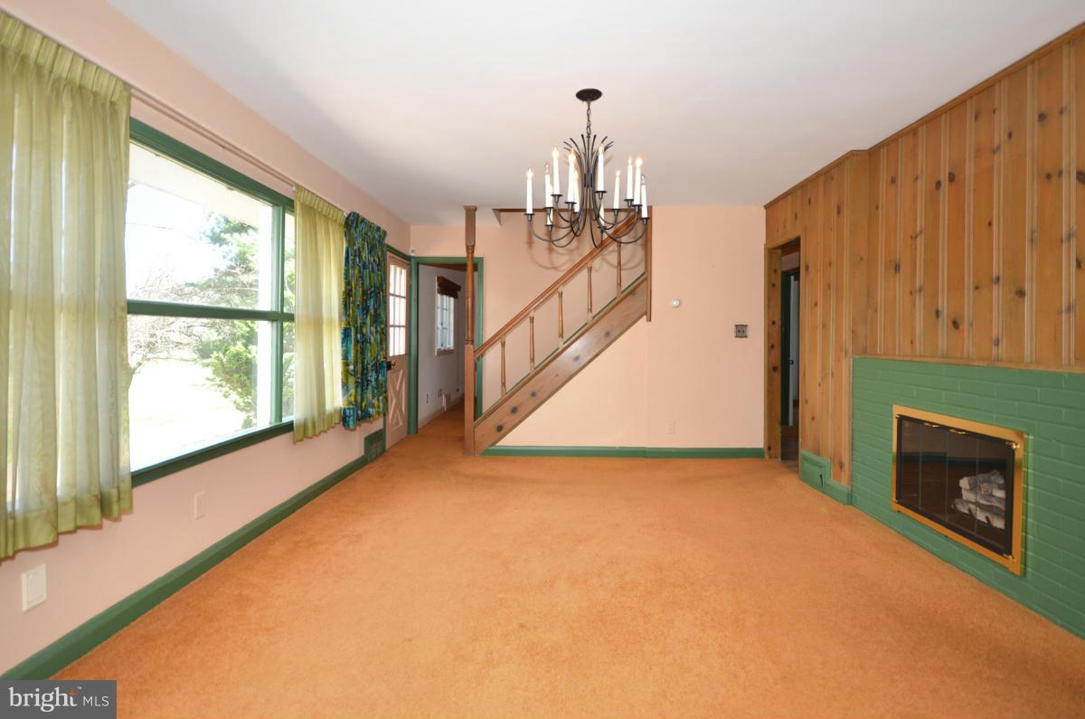 3839 Blenheim Road Phoenix, MD 21131 - Photo 6 of 27 Living Room