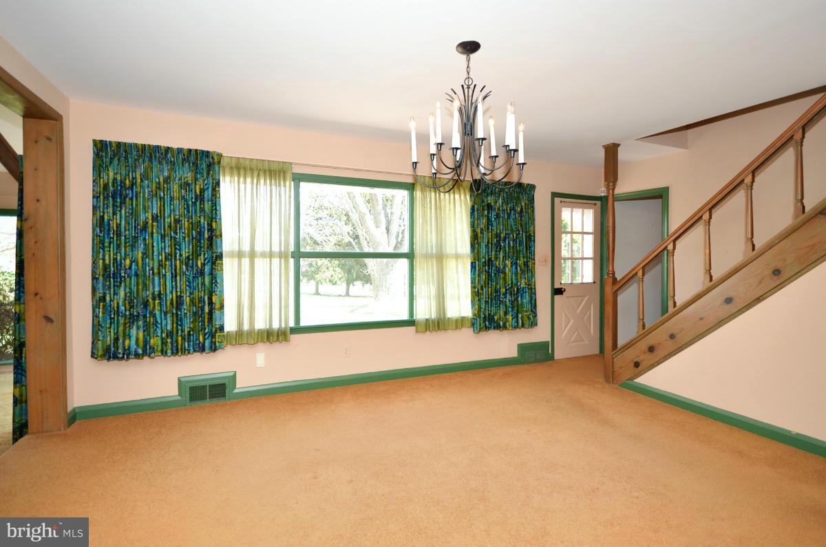 3839 Blenheim Road Phoenix, MD 21131 - Photo 7 of 27 Living Room