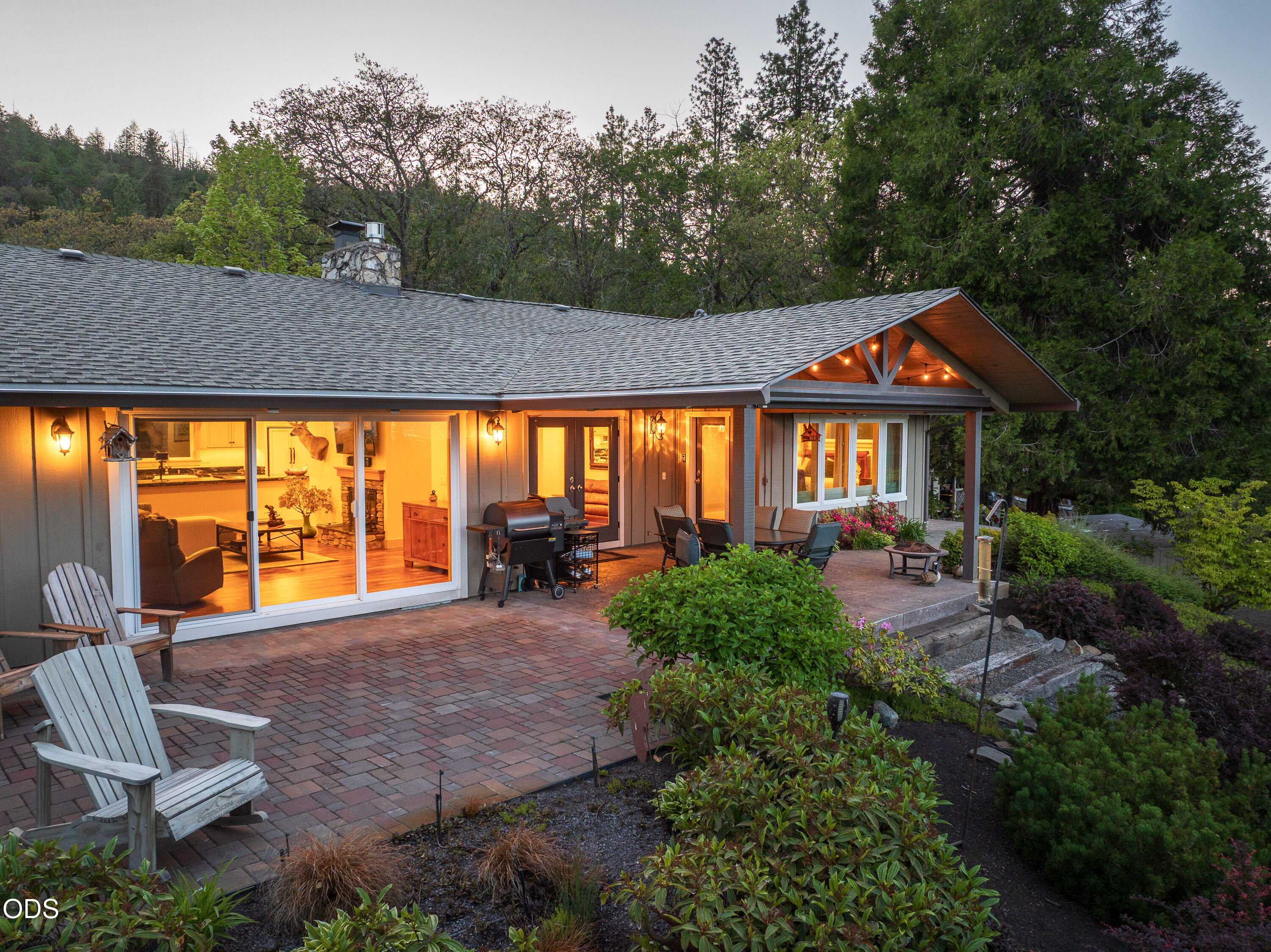 2564 Old Military Road Central Point, OR 97502 - Photo 34 of 58