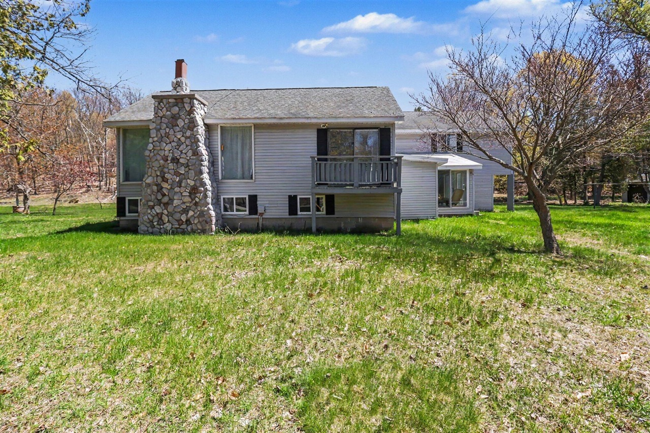 6665 Lakeshore Road Manistee, MI 49660 - Photo 25 of 36