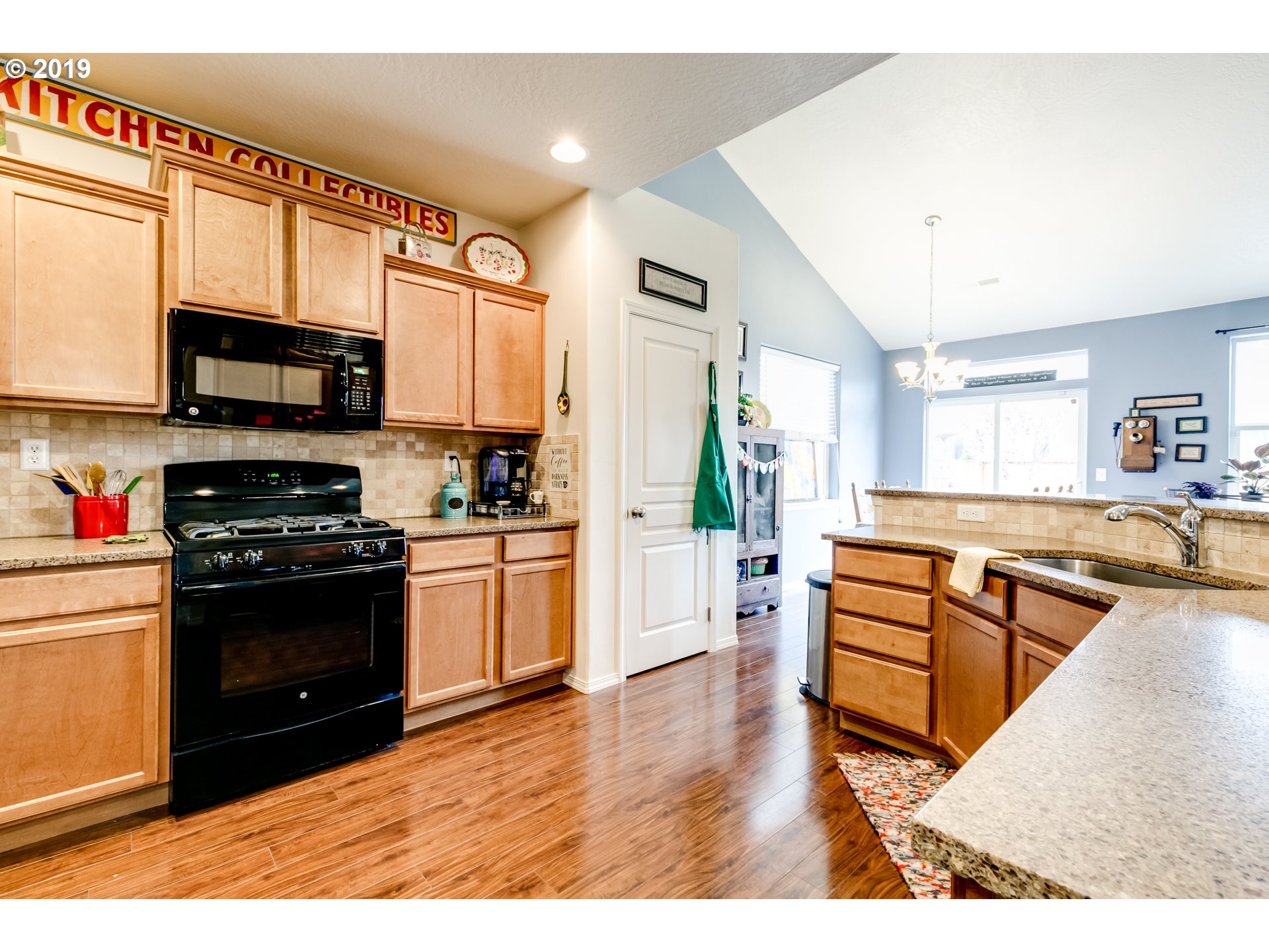 1842 Adelman Loop Eugene, OR 97402 - Photo 2 of 32