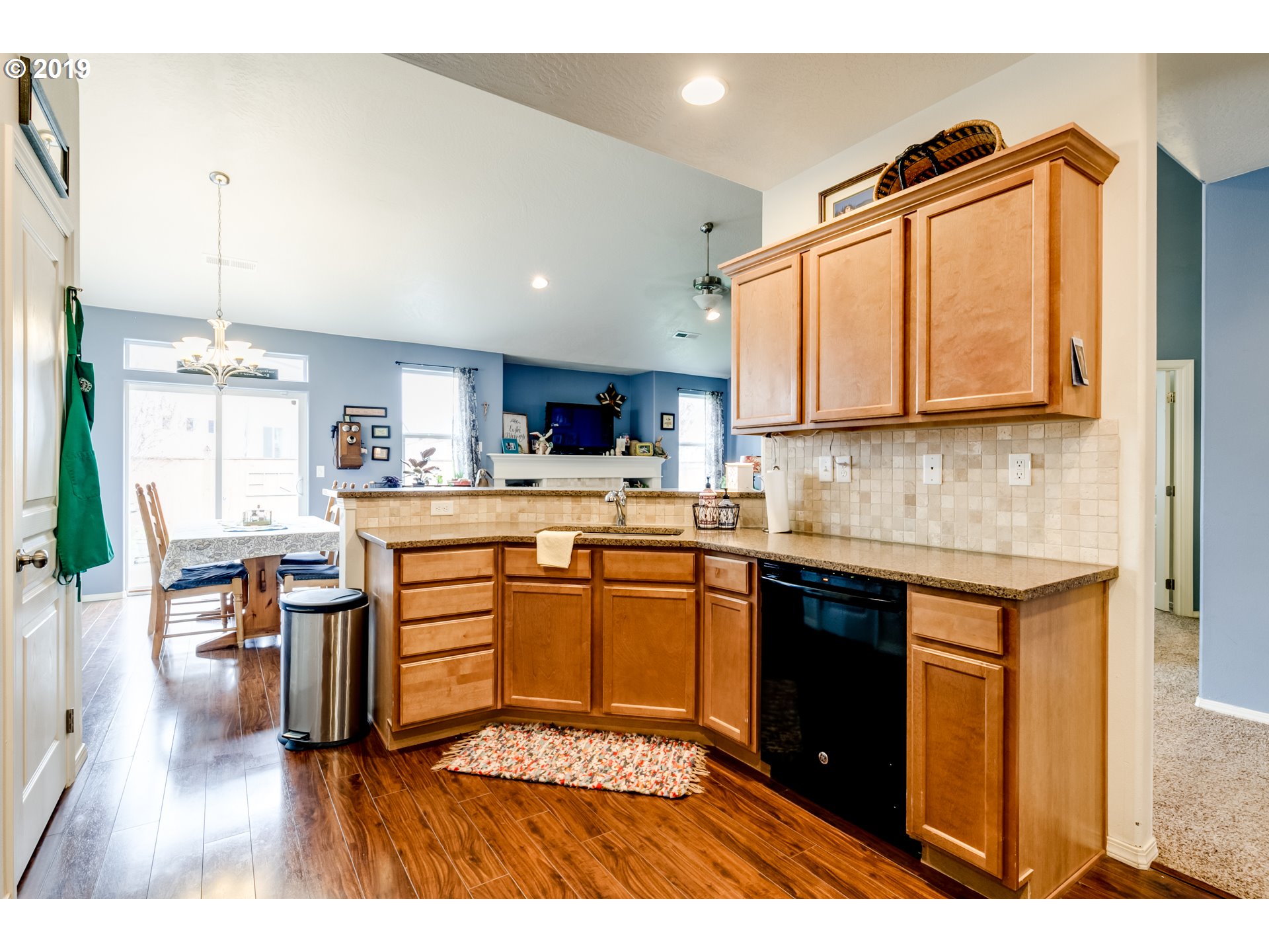 1842 Adelman Loop Eugene, OR 97402 - Photo 4 of 32