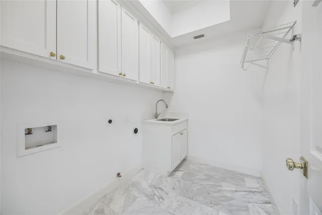 a view of an outdoor sitting area with furniture