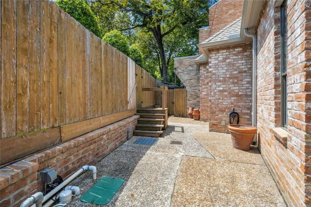 a view of a back yard of the house