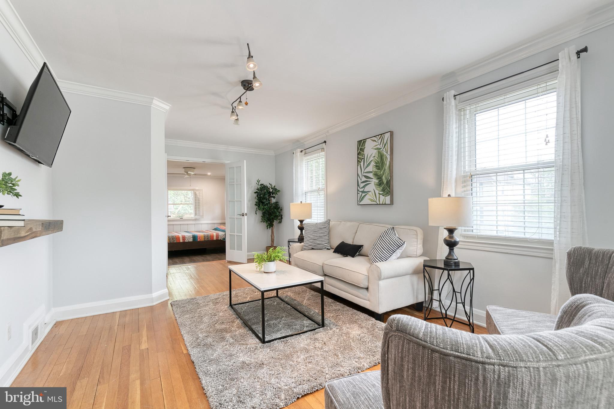 6501 Beverly Road Baltimore, MD 21239 - Photo 13 of 32 Living Room