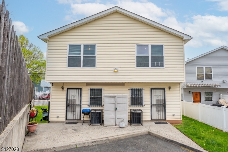 447 South 9th Street Newark, NJ 07103 - Photo 2 of 14
