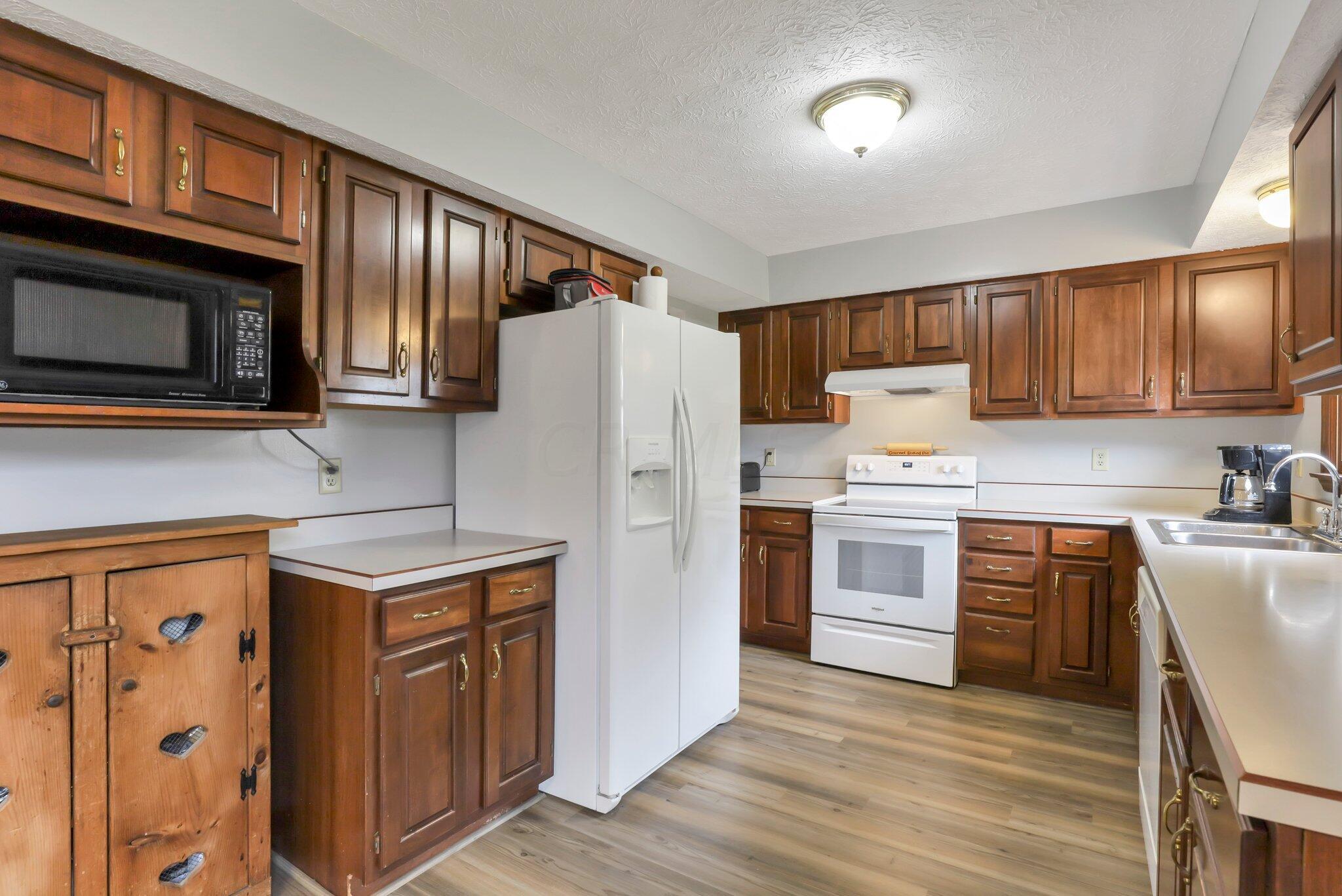 7176 Darby Road Circleville, OH 43113 - Photo 11 of 45 Kitchen