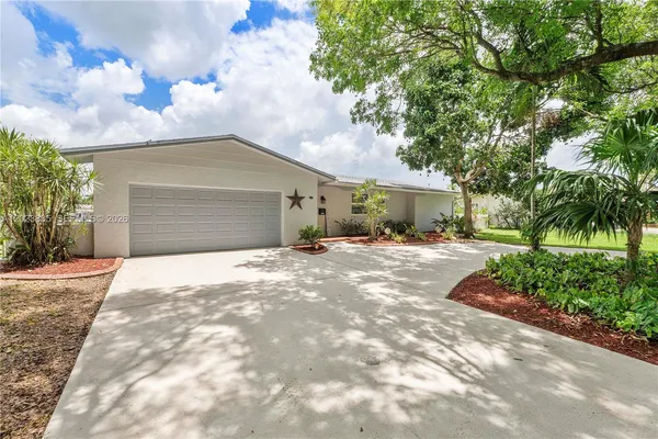 $950,000 | 6241 Southwest 16th Street, Plantation, FL 33317