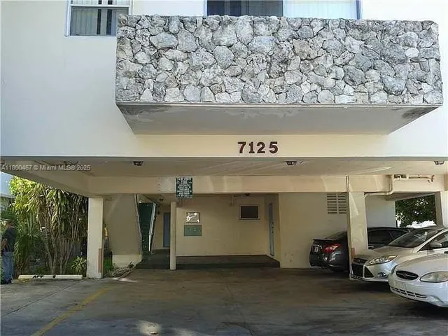 $1,775 | 7125 Dickens Avenue, Unit 4, Miami Beach, FL 33141