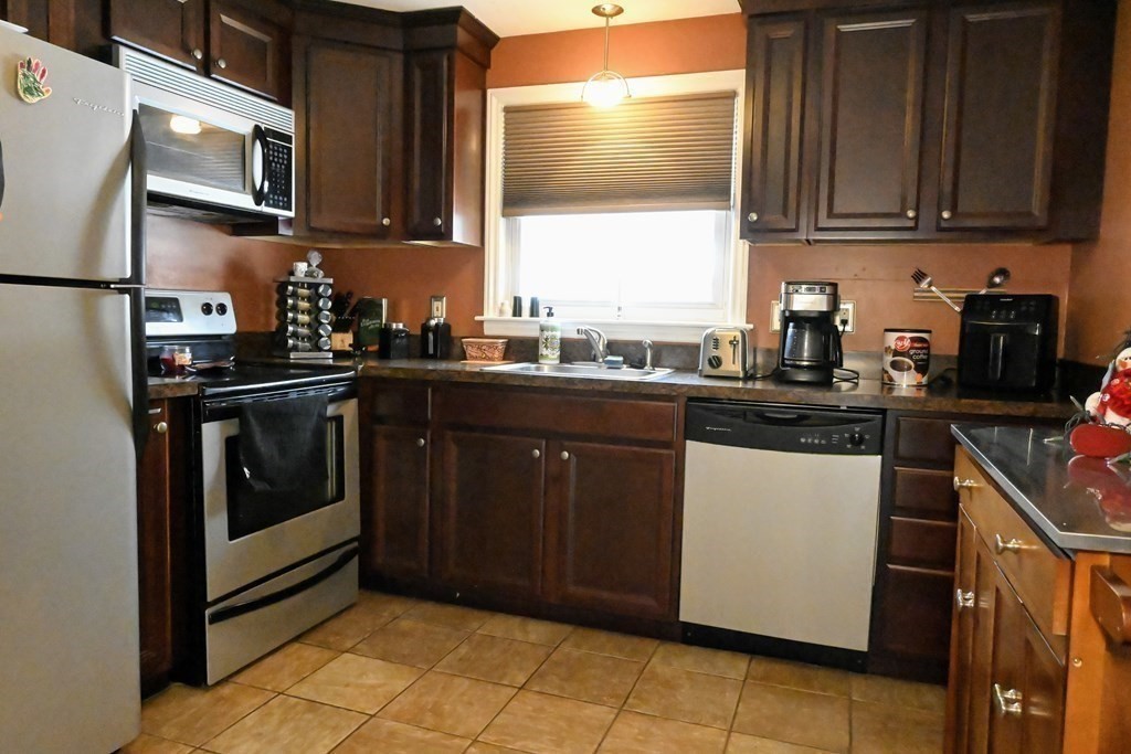 30 Knowles Road Worcester, MA 01602 - Photo 2 of 36 Gallery Image 2