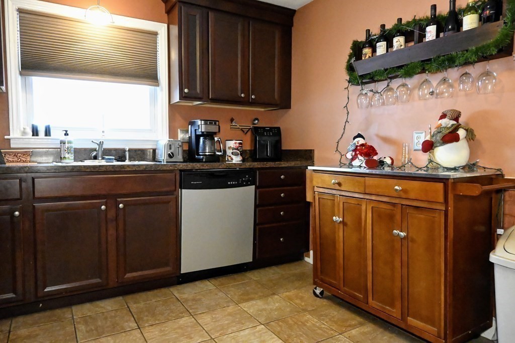 30 Knowles Road Worcester, MA 01602 - Photo 3 of 36 Gallery Image 3