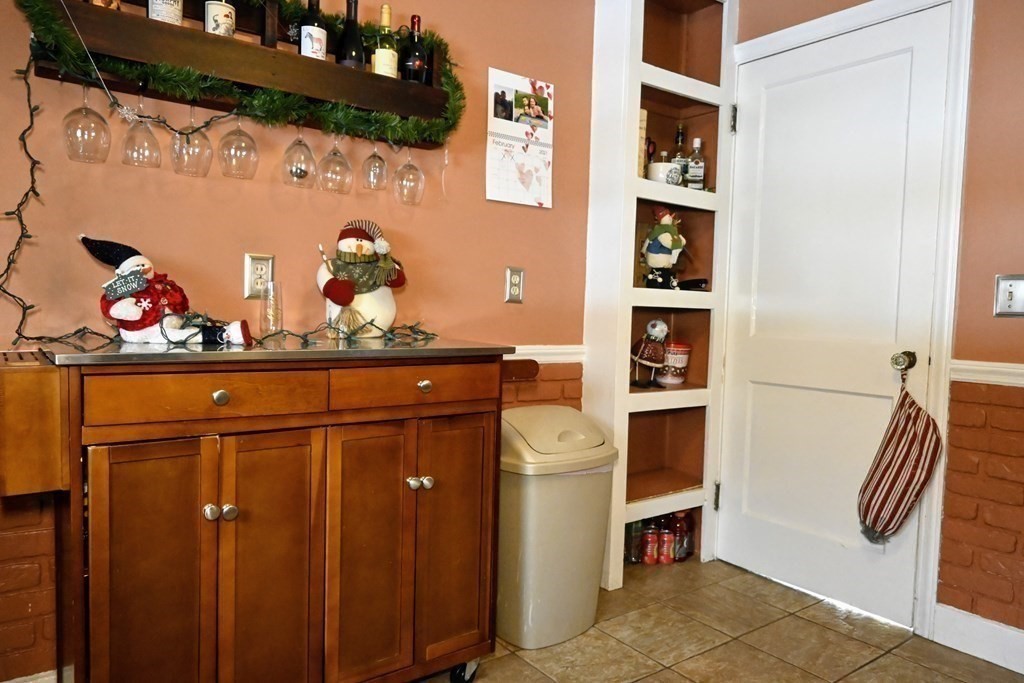 30 Knowles Road Worcester, MA 01602 - Photo 4 of 36 Gallery Image 4