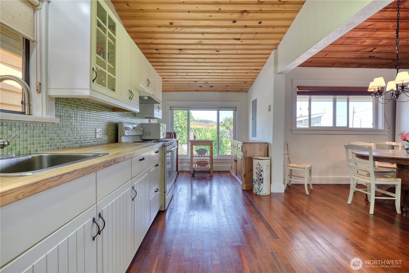 675 Sylvia Drive Point Roberts, WA 98281 - Photo 10 of 30