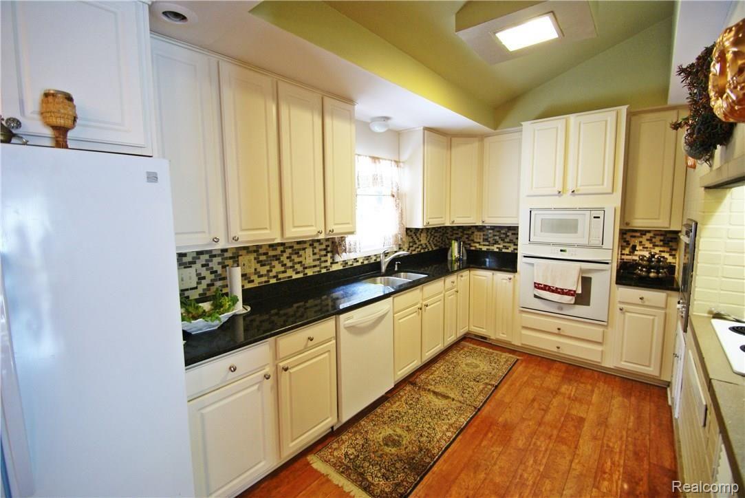 6887 Lahser Road Bloomfield Hills, MI 48301 - Photo 3 of 21 Lahser 6887 (41).JPG