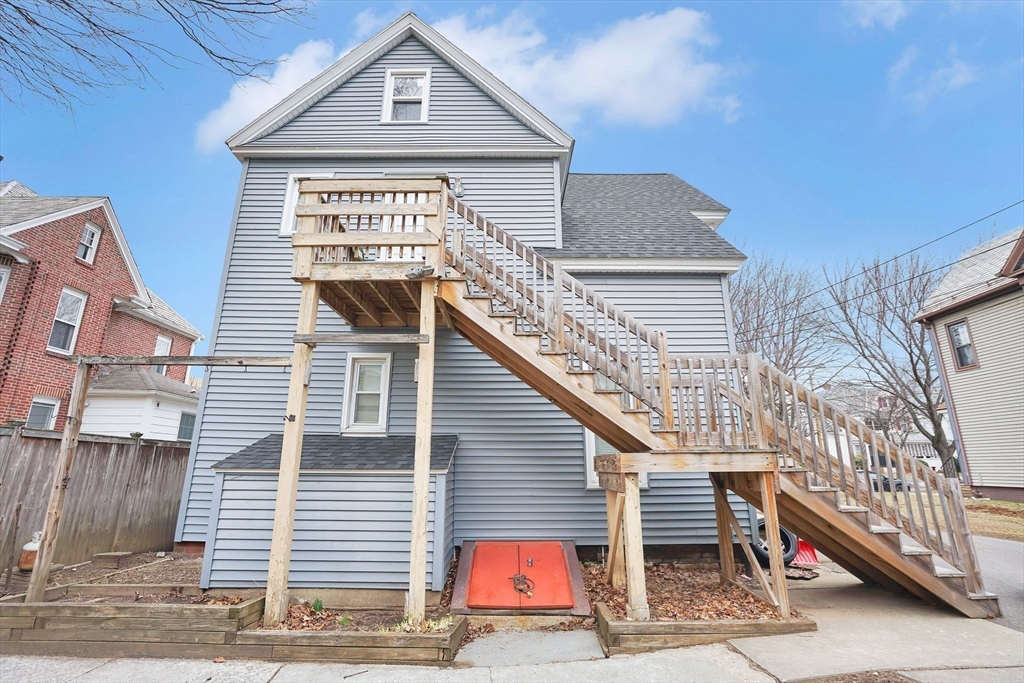 40 Laurel Street Holyoke, MA 01040 - Photo 3 of 42