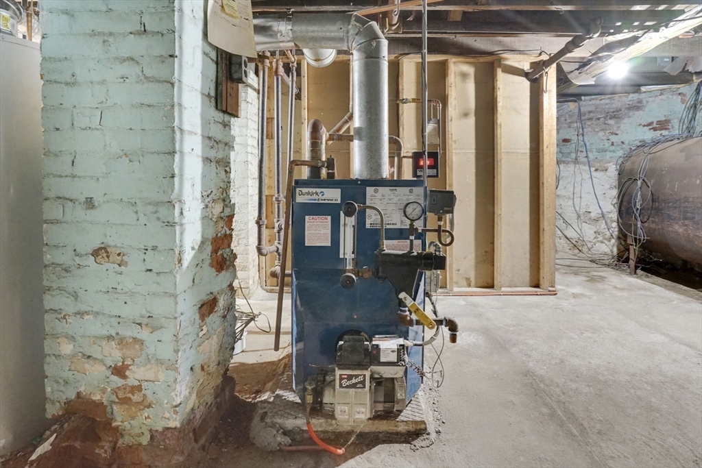 40 Laurel Street Holyoke, MA 01040 - Photo 39 of 42