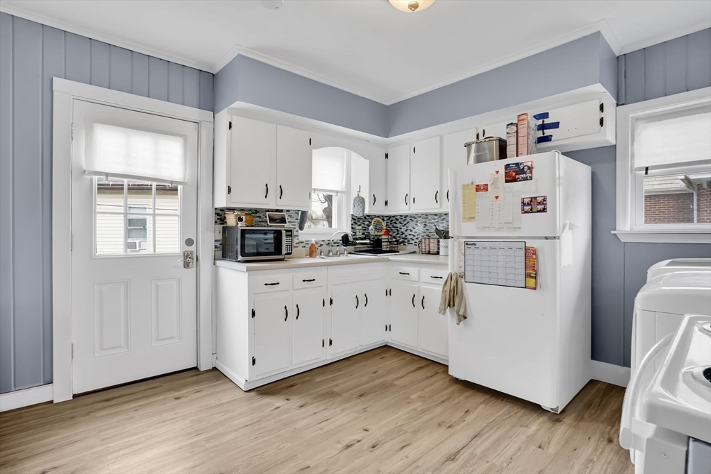 40 Laurel Street Holyoke, MA 01040 - Photo 4 of 42