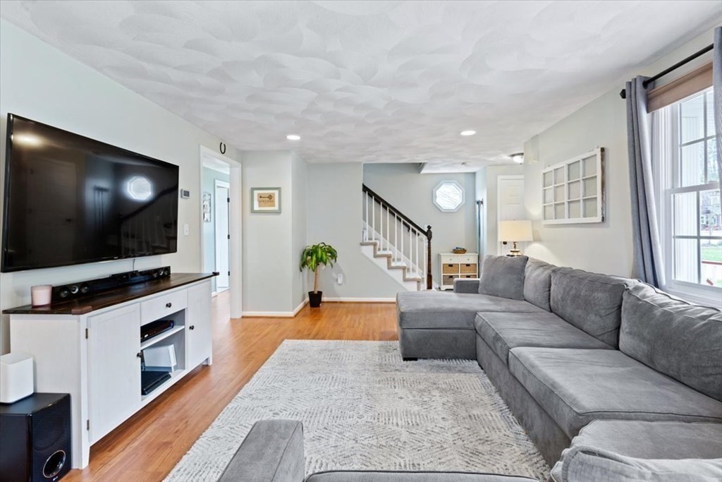 16 Woodside Road Billerica, MA 01862 - Photo 3 of 35 Gallery Image 3