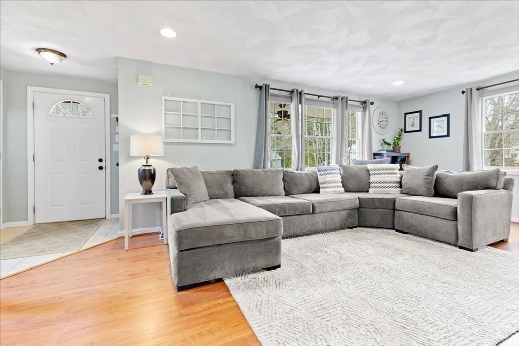 16 Woodside Road Billerica, MA 01862 - Photo 6 of 35 Gallery Image 6