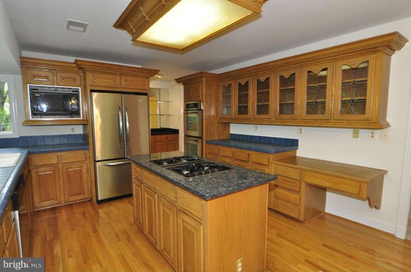 53 Rutherford Circle Sterling, VA 20165 - Photo 11 of 29 Kitchen