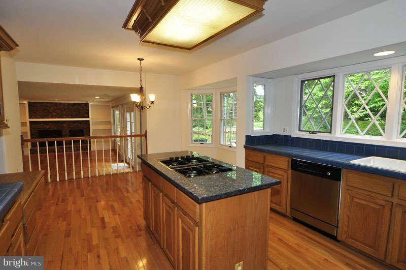 53 Rutherford Circle Sterling, VA 20165 - Photo 12 of 29 Kitchen