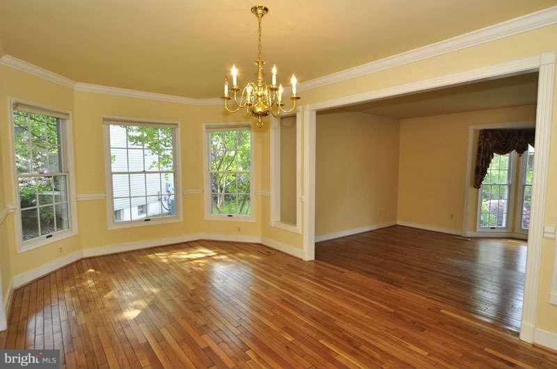 53 Rutherford Circle Sterling, VA 20165 - Photo 4 of 29 Dining Room