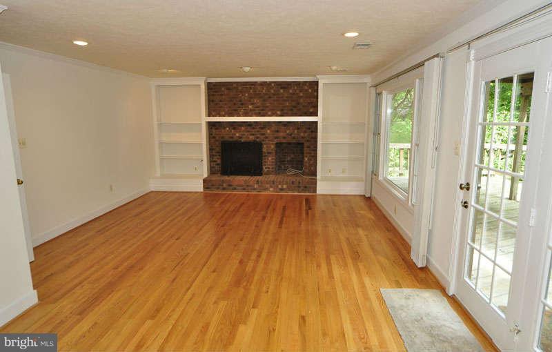 53 Rutherford Circle Sterling, VA 20165 - Photo 5 of 29 Family Room