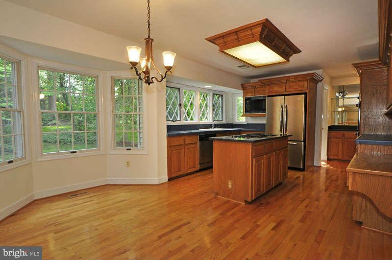 53 Rutherford Circle Sterling, VA 20165 - Photo 9 of 29 Kitchen
