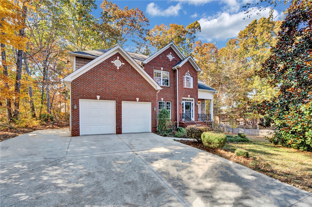 104 Ginkgo Court Easley, SC 29642 - Photo 2 of 48