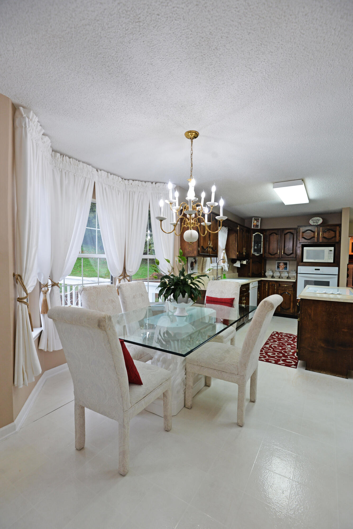 113 Masters Road Hixson, TN 37343 - Photo 19 of 42 Breakfast vertical