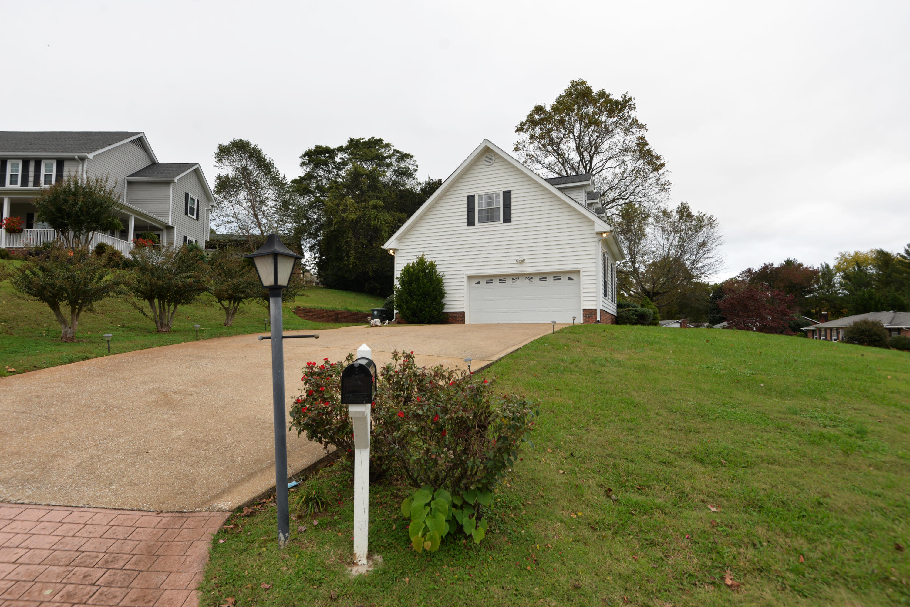 113 Masters Road Hixson, TN 37343 - Photo 38 of 42 Driveway