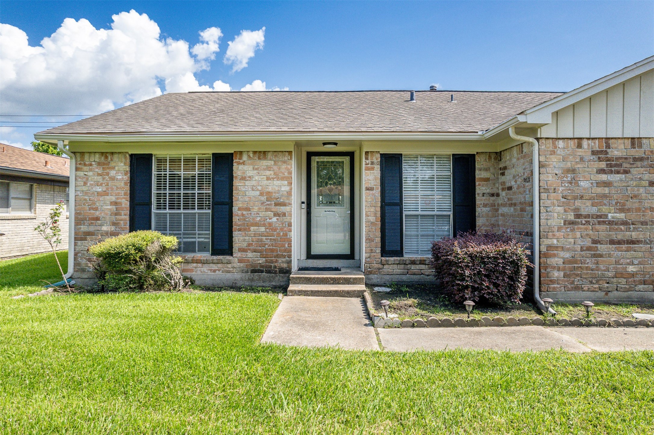 206 Kelly Lane Baytown, TX 77521 - Photo 5 of 38 A glass storm door, protects your front door from the weather.