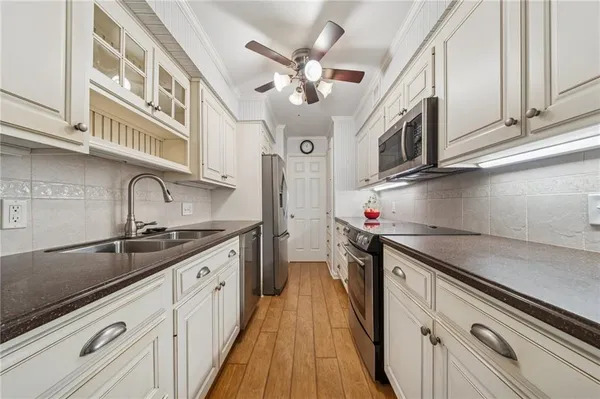 $290,000 | 53 Highland Road, Unit 403404, Bethel Park, PA 15102