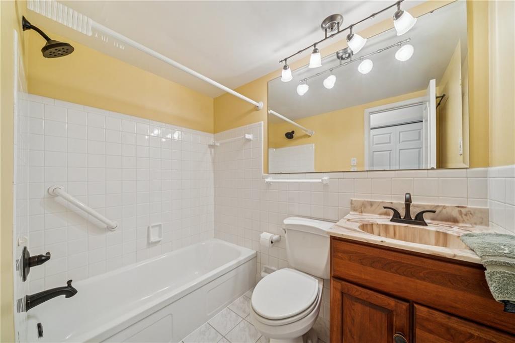 53 Highland Road, Unit 403404 Bethel Park, PA 15102 - Photo 22 of 33 a bathroom with a toilet a sink a tub and mirror