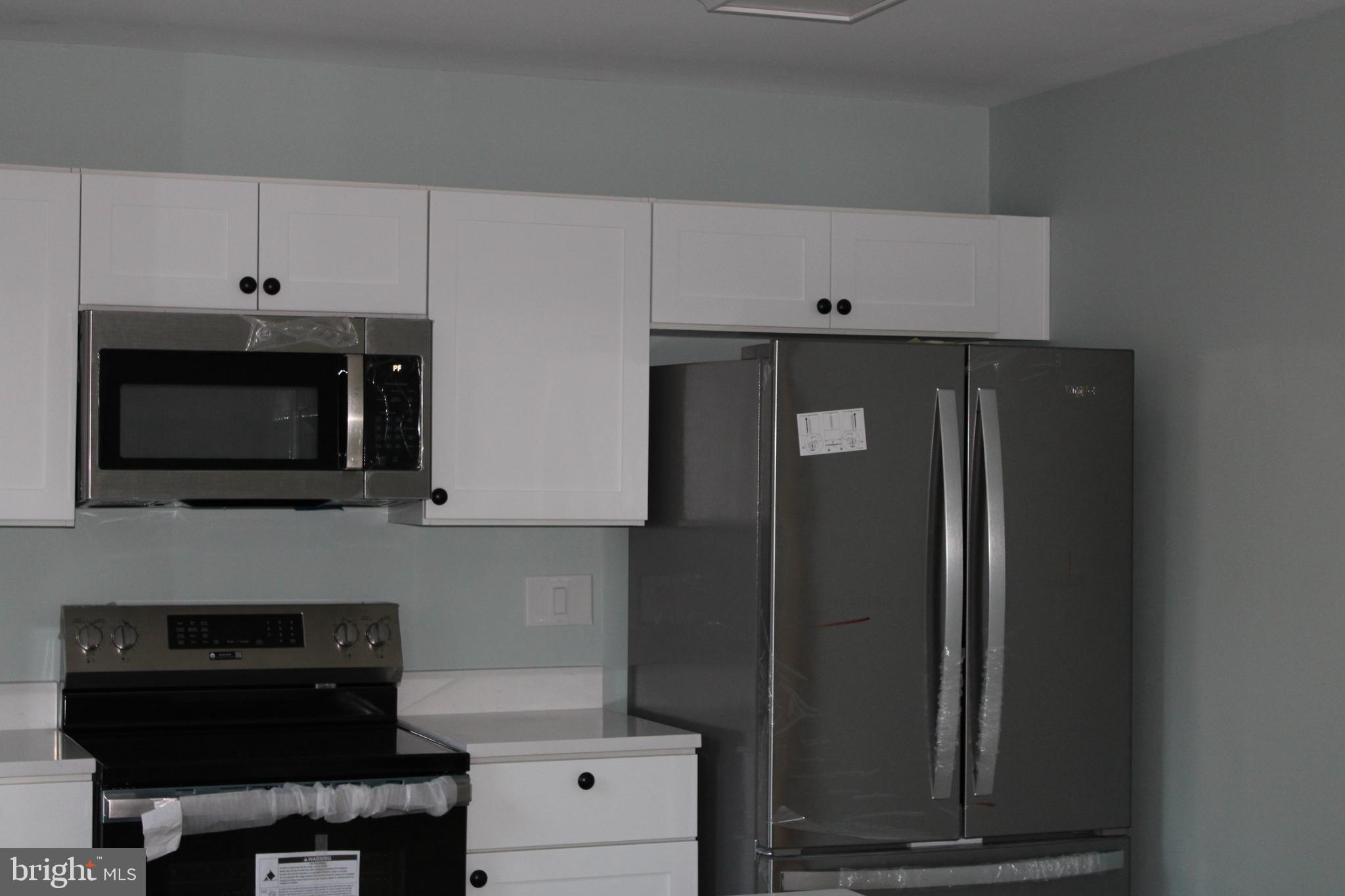 28 Henry Way Linden, VA 22642 - Photo 4 of 85 a kitchen with cabinets and appliances