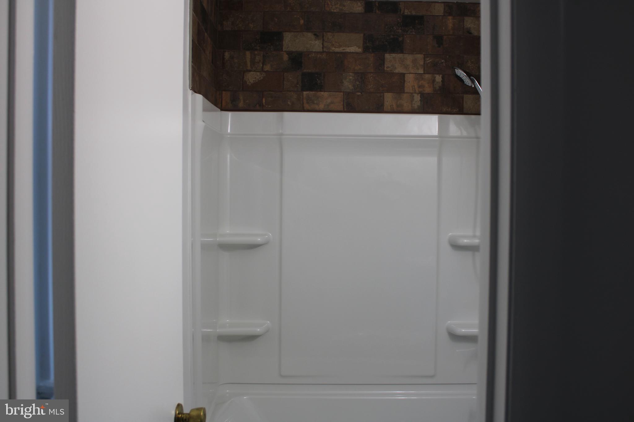 28 Henry Way Linden, VA 22642 - Photo 43 of 85 Bathroom 2